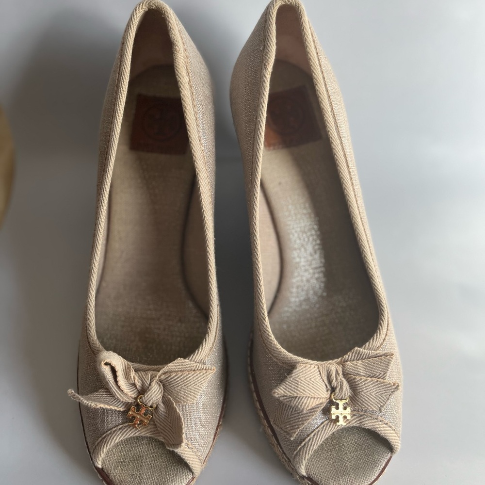 Tory Burch Beige Peep-Toe Wedges with Bow with Dust Bag - Picture 3 of 11